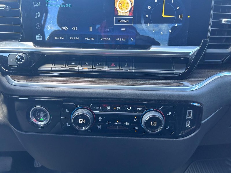 Chevrolet Silverado 1500 Vehicle Full-screen Gallery Image 15