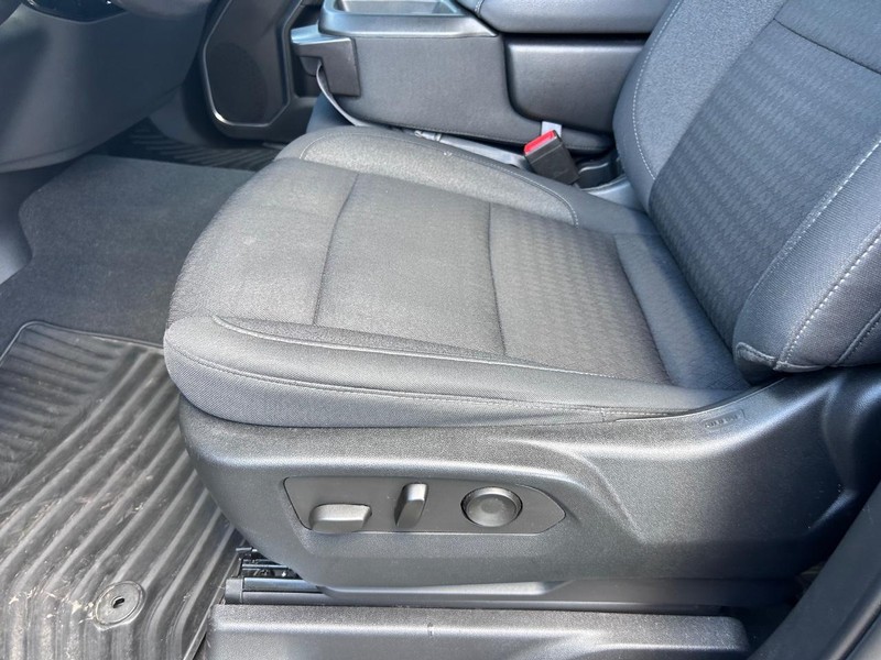 Chevrolet Silverado 1500 Vehicle Full-screen Gallery Image 18