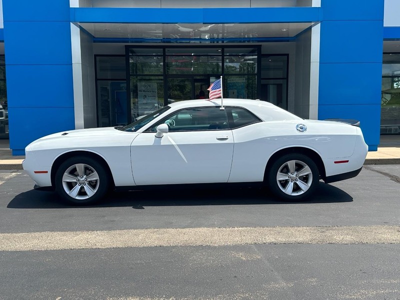 Dodge Challenger Vehicle Full-screen Gallery Image 01