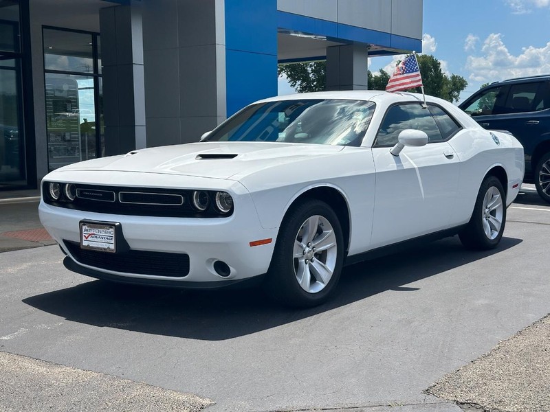 Dodge Challenger Vehicle Full-screen Gallery Image 02