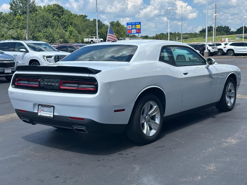Dodge Challenger Vehicle Full-screen Gallery Image 05