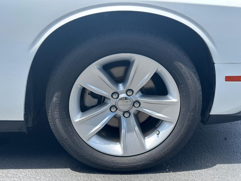 Dodge Challenger Vehicle Full-screen Gallery Image 07