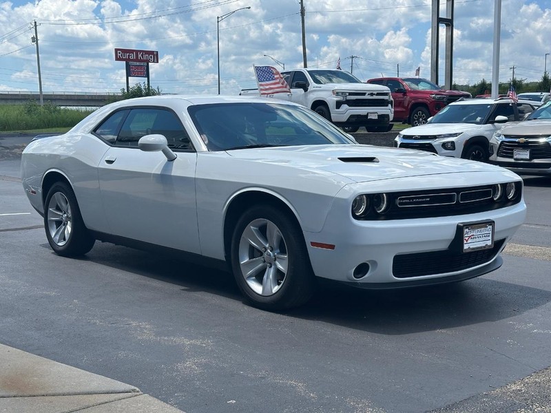 Dodge Challenger Vehicle Full-screen Gallery Image 08