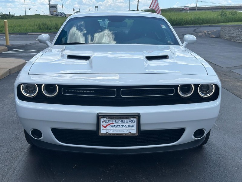 Dodge Challenger Vehicle Full-screen Gallery Image 09