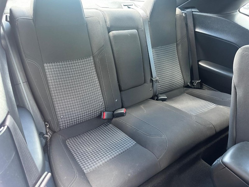 Dodge Challenger Vehicle Full-screen Gallery Image 10