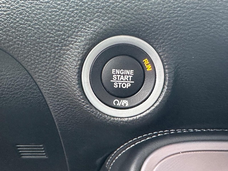 Dodge Challenger Vehicle Full-screen Gallery Image 15