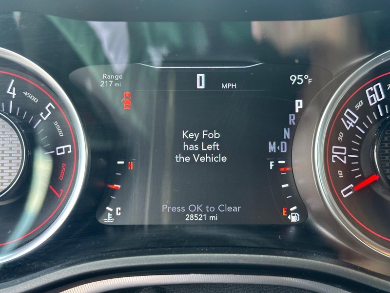 Dodge Challenger Vehicle Full-screen Gallery Image 20