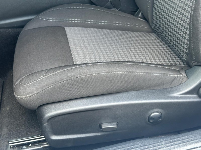 Dodge Challenger Vehicle Full-screen Gallery Image 23