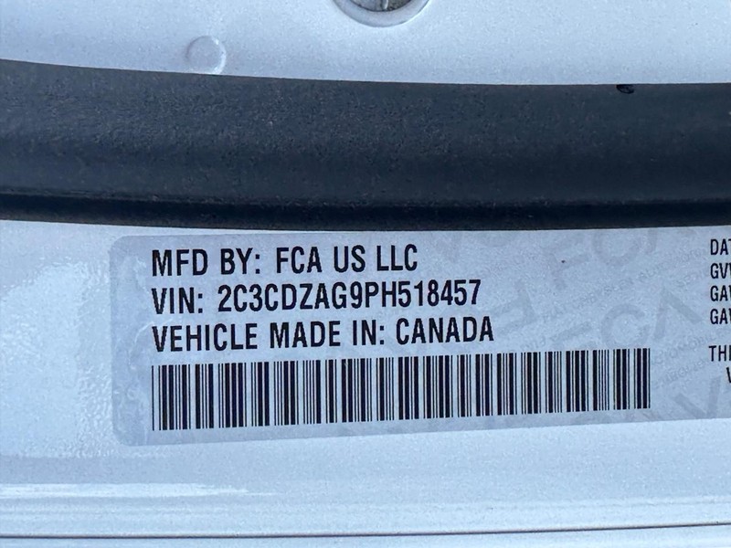 Dodge Challenger Vehicle Full-screen Gallery Image 24