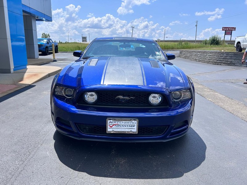 Ford Mustang Vehicle Full-screen Gallery Image 03