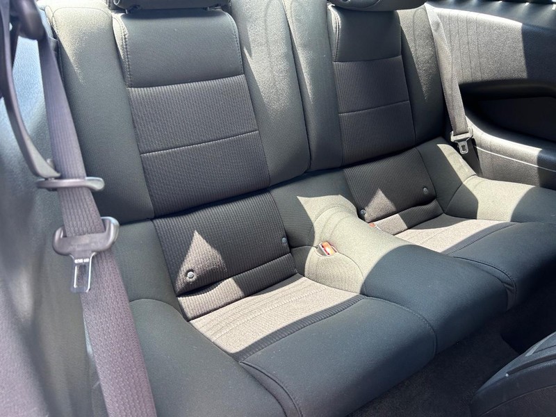 Ford Mustang Vehicle Full-screen Gallery Image 09