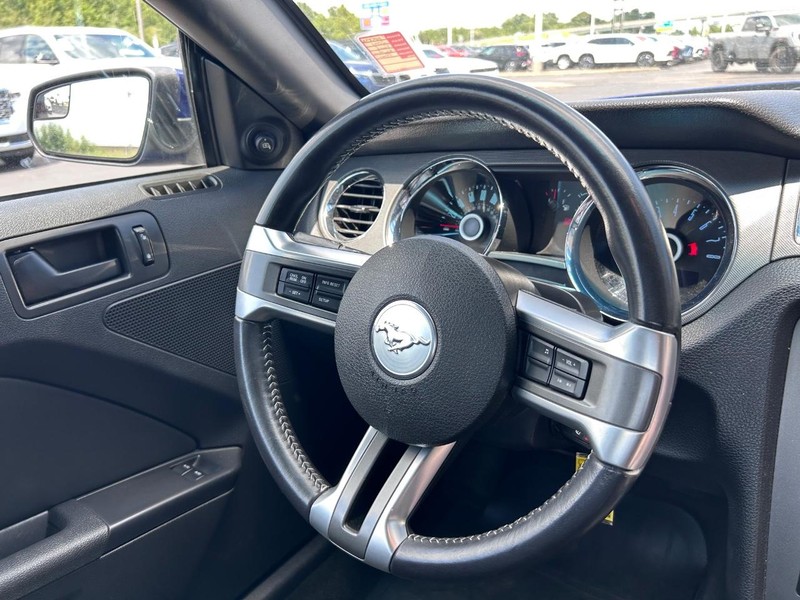 Ford Mustang Vehicle Full-screen Gallery Image 11