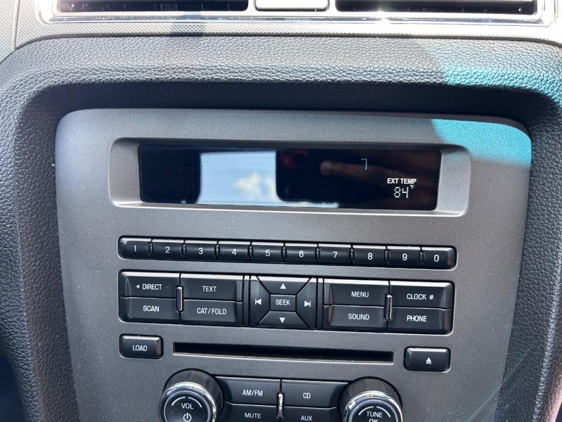 Ford Mustang Vehicle Full-screen Gallery Image 14