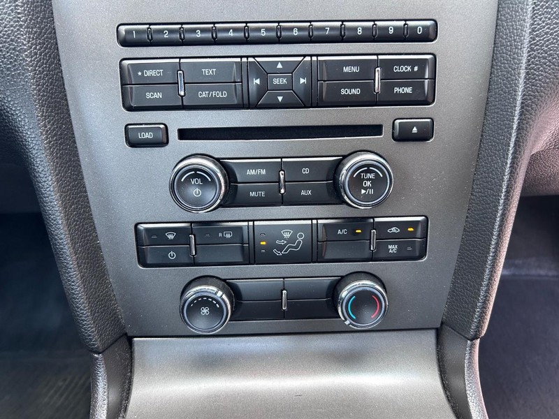 Ford Mustang Vehicle Full-screen Gallery Image 15