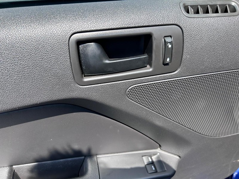 Ford Mustang Vehicle Full-screen Gallery Image 18