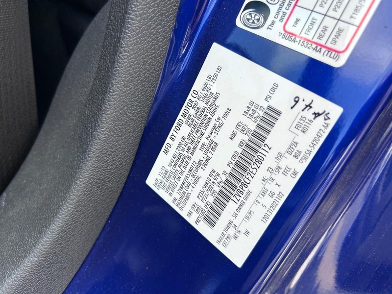 Ford Mustang Vehicle Full-screen Gallery Image 21