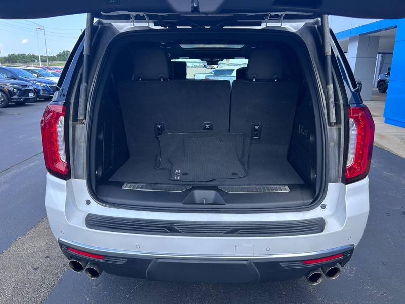 GMC Yukon Vehicle Full-screen Gallery Image 07