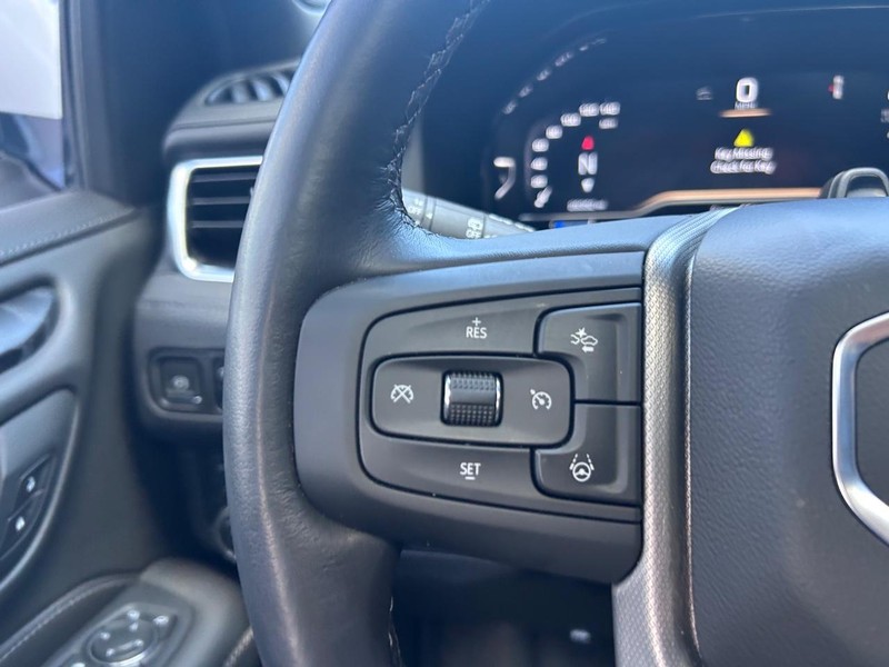 GMC Yukon Vehicle Full-screen Gallery Image 17