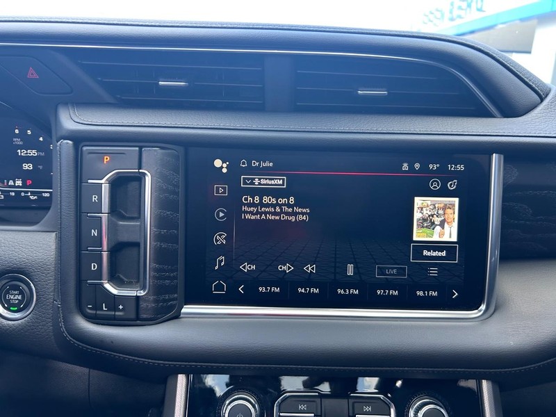 GMC Yukon Vehicle Full-screen Gallery Image 19