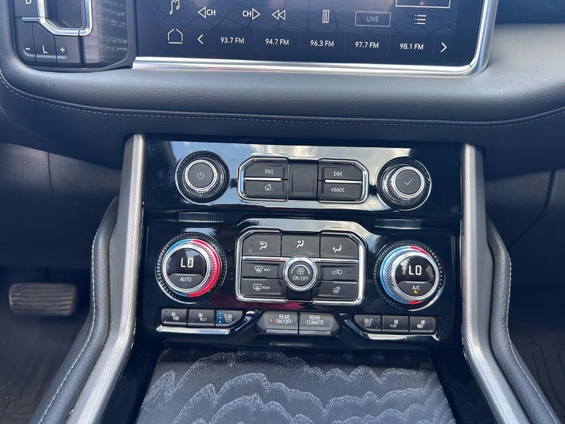 GMC Yukon Vehicle Full-screen Gallery Image 21