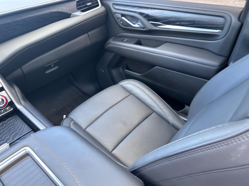 GMC Yukon Vehicle Full-screen Gallery Image 22