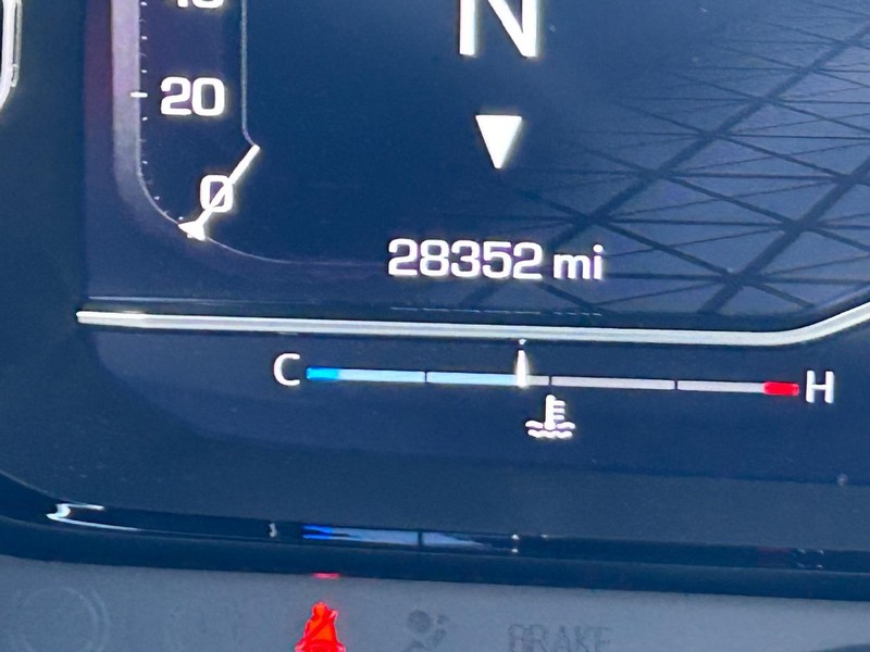 GMC Yukon Vehicle Full-screen Gallery Image 26