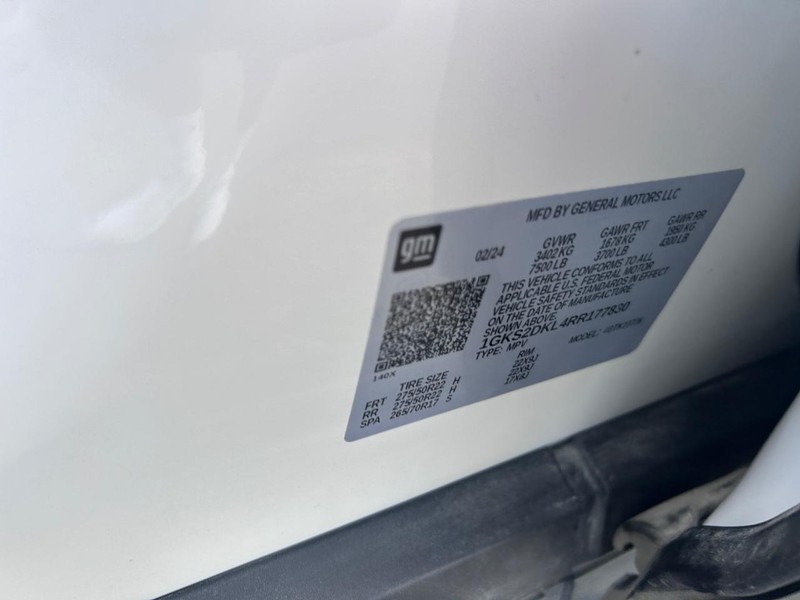 GMC Yukon Vehicle Full-screen Gallery Image 28