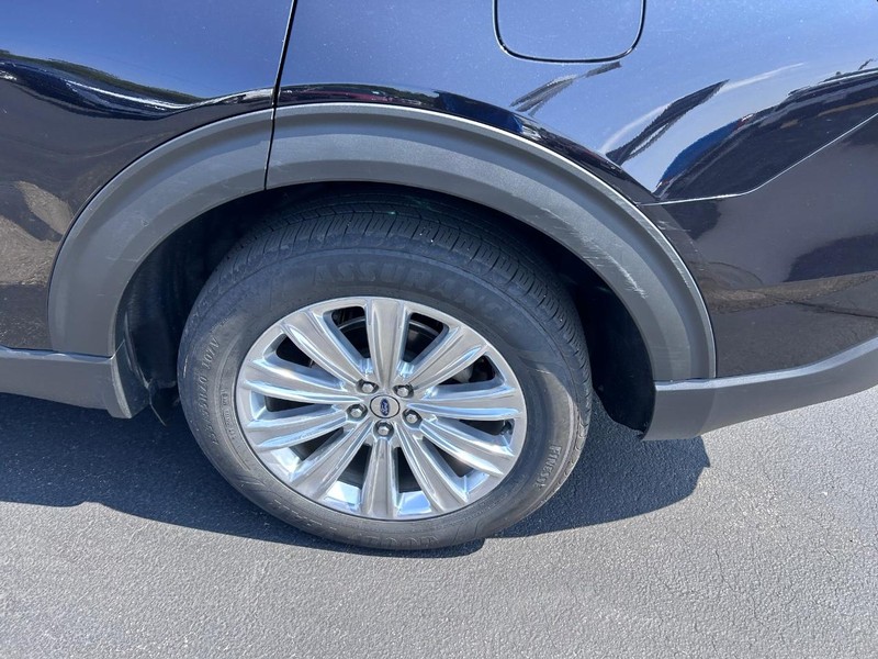 Ford Explorer Vehicle Full-screen Gallery Image 09