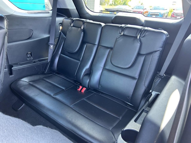 Ford Explorer Vehicle Full-screen Gallery Image 10