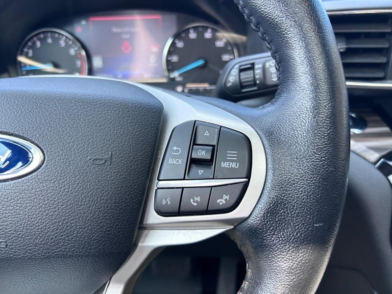 Ford Explorer Vehicle Full-screen Gallery Image 17