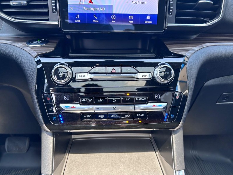 Ford Explorer Vehicle Full-screen Gallery Image 19