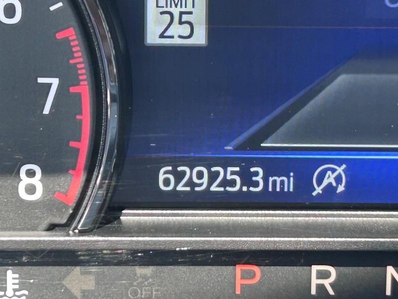 Ford Explorer Vehicle Full-screen Gallery Image 25