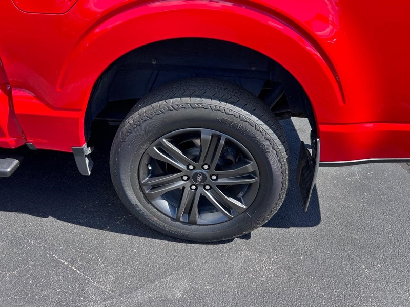 Ford F-150 Vehicle Full-screen Gallery Image 08