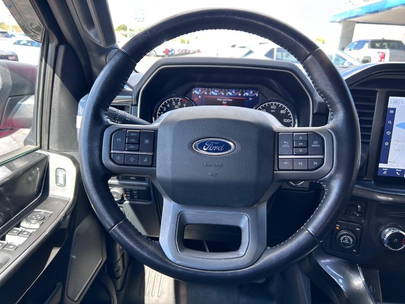 Ford F-150 Vehicle Full-screen Gallery Image 11