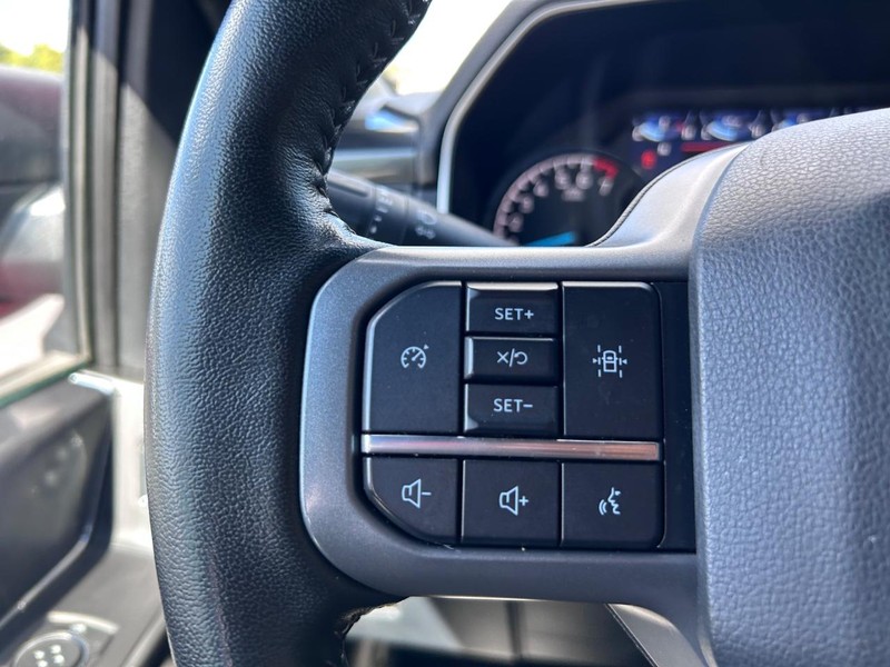 Ford F-150 Vehicle Full-screen Gallery Image 12