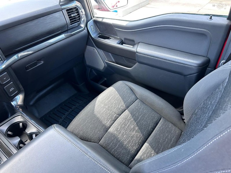 Ford F-150 Vehicle Full-screen Gallery Image 17