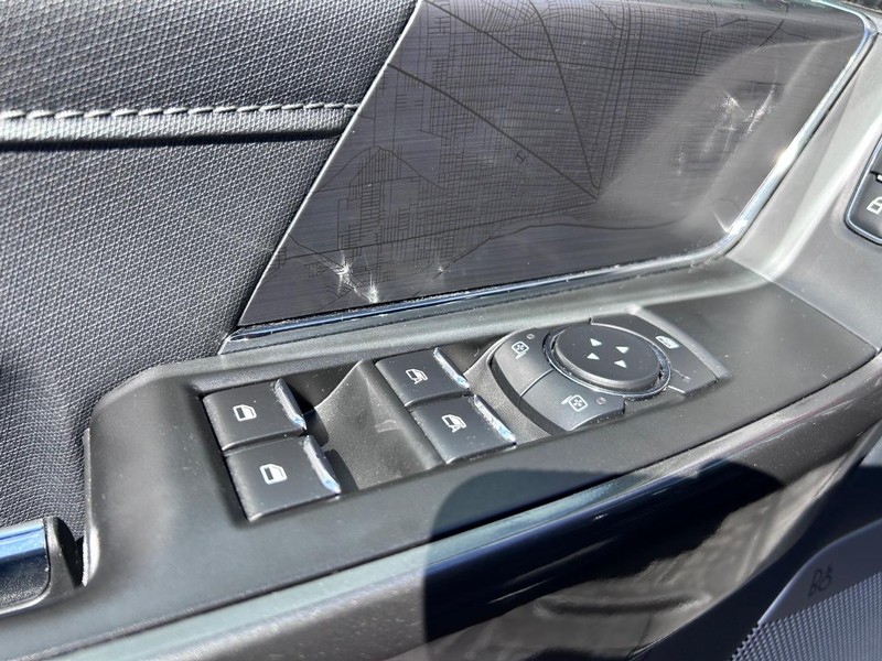 Ford F-150 Vehicle Full-screen Gallery Image 18