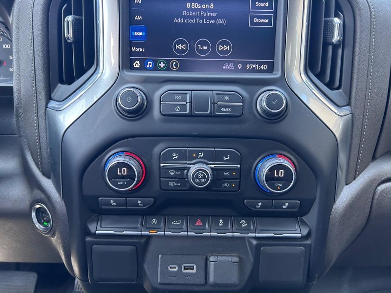 Chevrolet Silverado 1500 Vehicle Full-screen Gallery Image 15