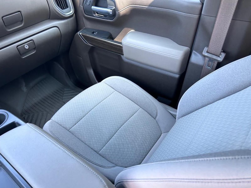 Chevrolet Silverado 1500 Vehicle Full-screen Gallery Image 16