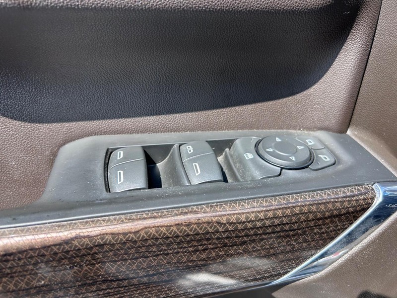 Chevrolet Silverado 1500 Vehicle Full-screen Gallery Image 17