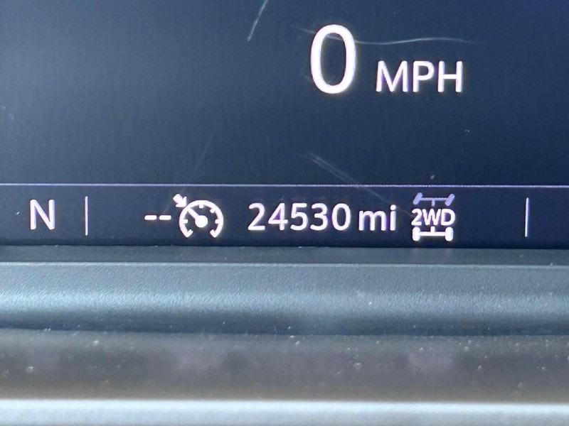 Chevrolet Silverado 1500 Vehicle Full-screen Gallery Image 19