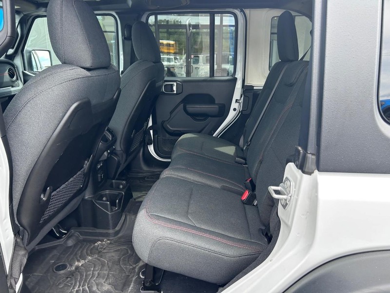 Jeep Wrangler Vehicle Full-screen Gallery Image 09