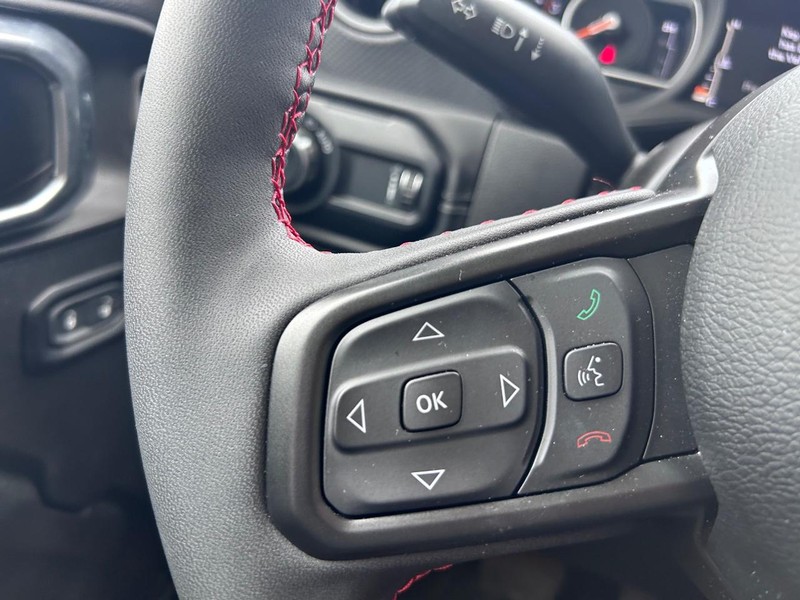 Jeep Wrangler Vehicle Full-screen Gallery Image 12