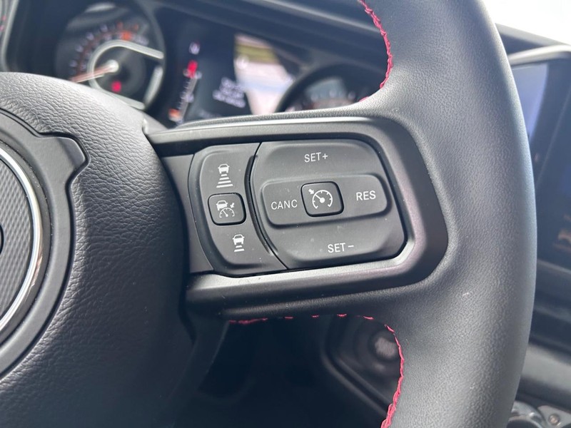 Jeep Wrangler Vehicle Full-screen Gallery Image 13