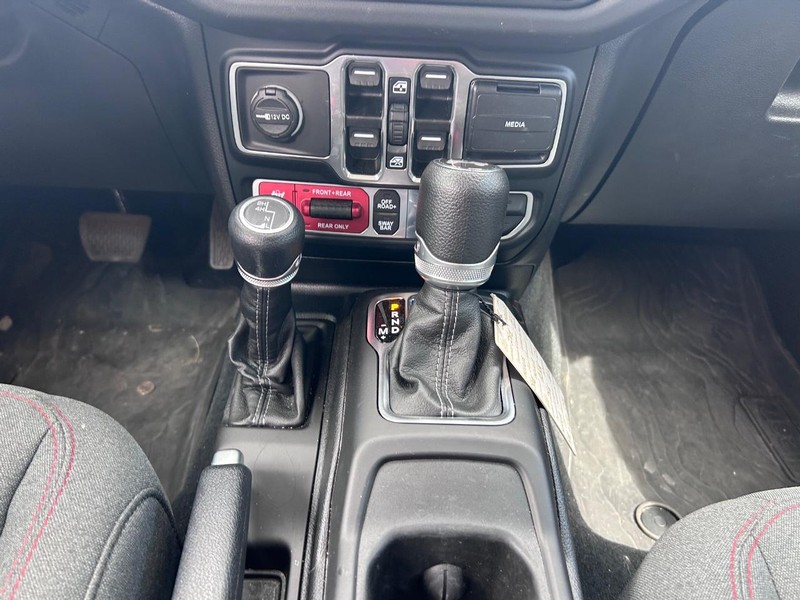 Jeep Wrangler Vehicle Full-screen Gallery Image 16