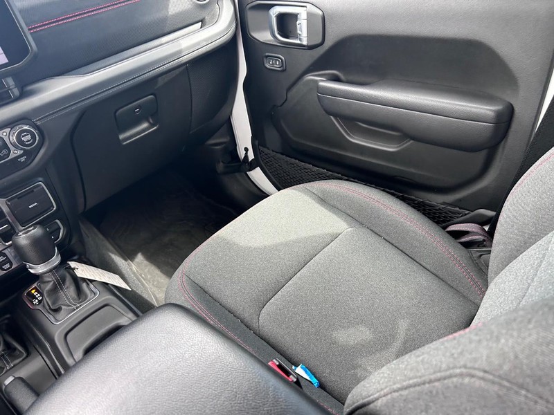 Jeep Wrangler Vehicle Full-screen Gallery Image 17