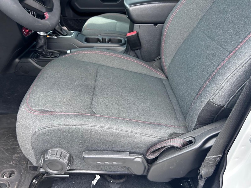 Jeep Wrangler Vehicle Full-screen Gallery Image 19