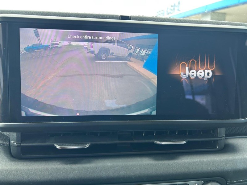 Jeep Wrangler Vehicle Full-screen Gallery Image 21