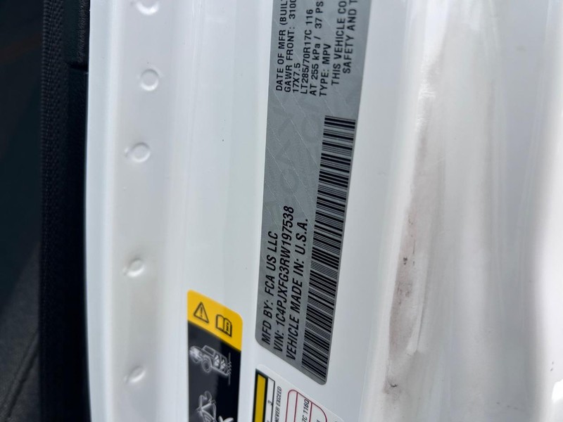 Jeep Wrangler Vehicle Full-screen Gallery Image 22