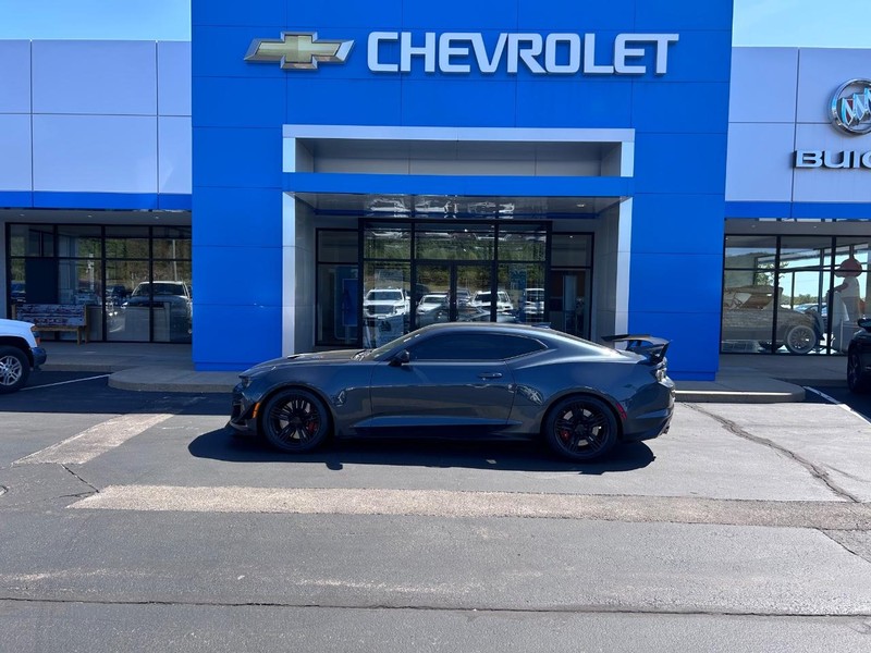 Chevrolet Camaro Vehicle Full-screen Gallery Image 01